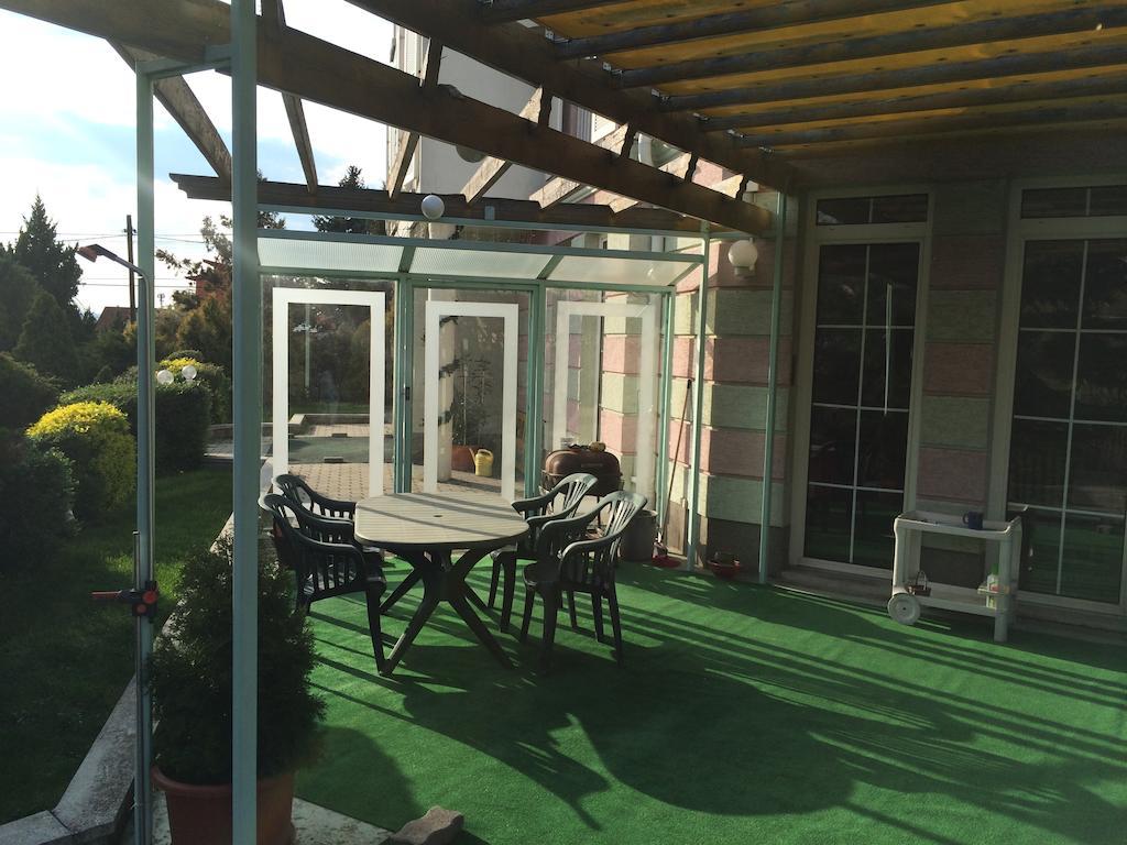 Belle Fleur Panzio Bed & Breakfast บูดาเปสต์ ภายนอก รูปภาพ